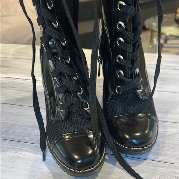 BCBGeneration Sz 8 Pauline Black Lace-Up Zip Combat Boots with Rugged Sole • NWT - Picture 3 of 12